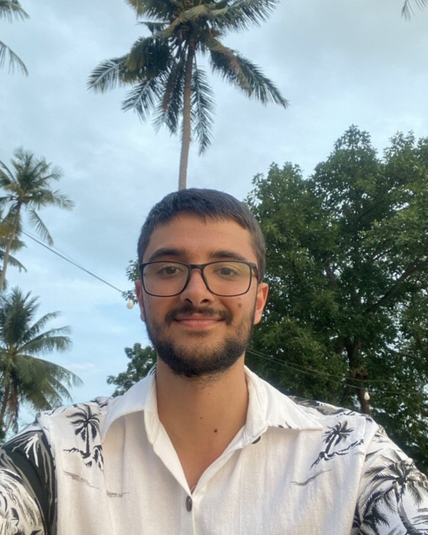 Couchsurfing profile picture for @repeating