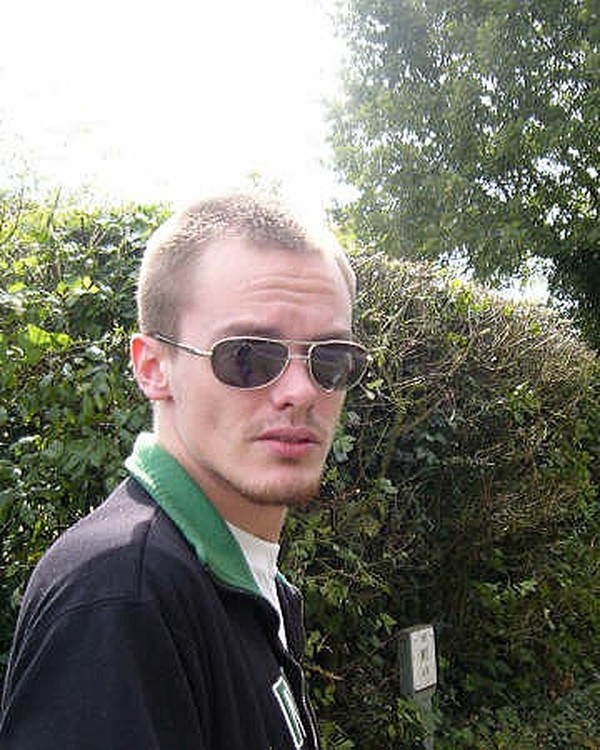 Couchsurfing profile picture for @sneakers