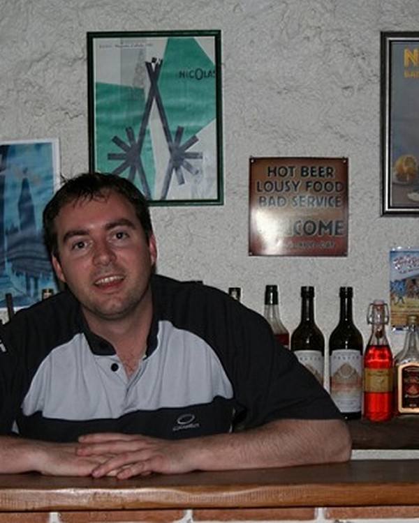 Couchsurfing profile picture for @internet