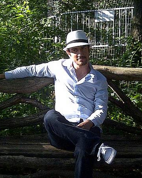 Couchsurfing profile picture for @theatre